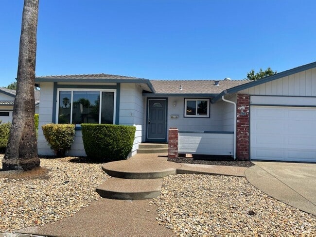 Building Photo - Adorable Home with Lots of Upgrades!