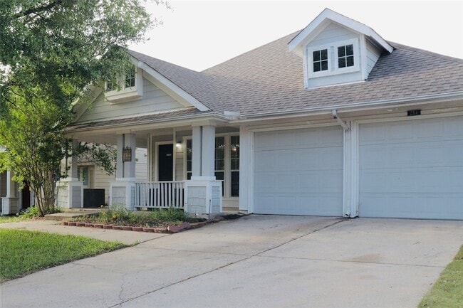 Building Photo - 2314 Hillside Dr