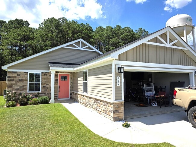 Building Photo - 716 Sinker Lane