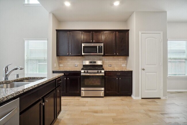 Photo - Incredible Home in Primrose Xing close to Chisholm Trail Pkwy & Benbrook Lake