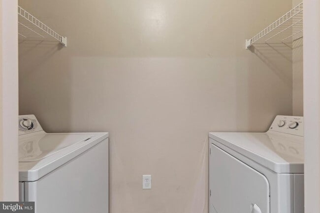 Building Photo - 507 Sunset View Terrace SE Unit 205