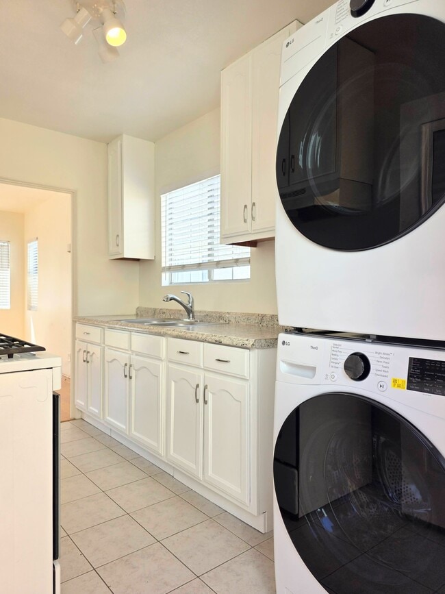 Photo - 2419 Arizona Ave Unit 2419