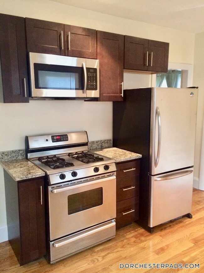 Building Photo - 18 Hinckley St