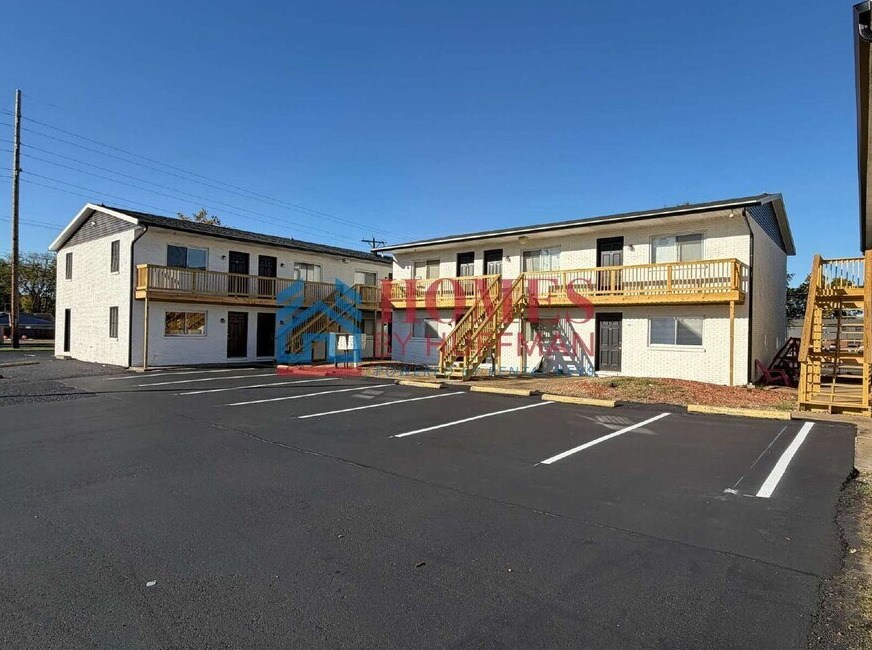 Crescent Court Apartments - Crescent Court Apartments