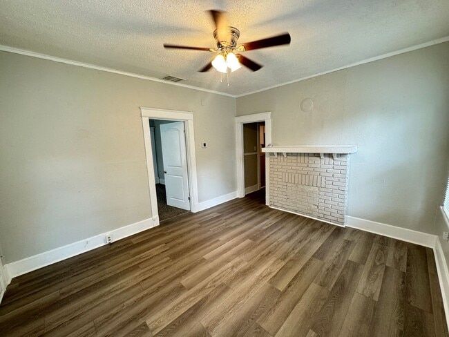 554 Bon Air St