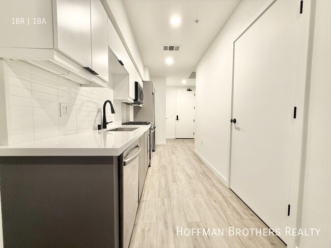 Building Photo - 1100 W Temple St Unit 308