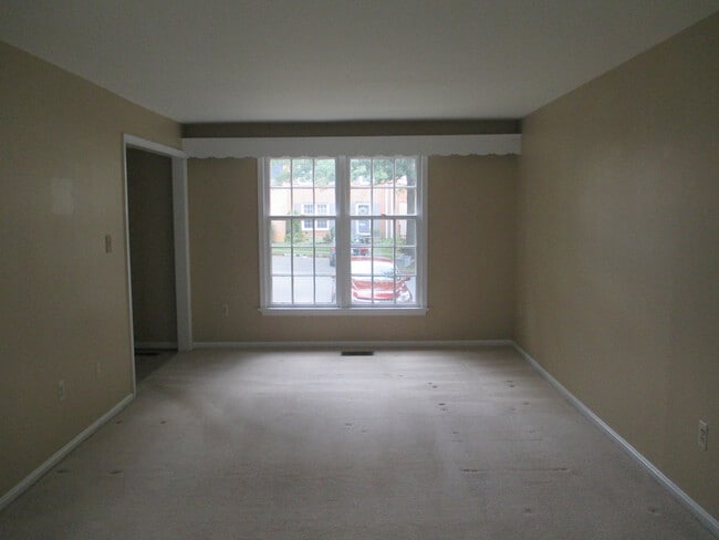 Photo - SPACIOUS BRICK TOWN-HOME