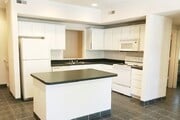 Full kitchen with island R 1 BR