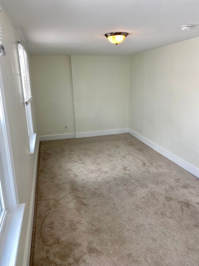 Photo - 212 N George St