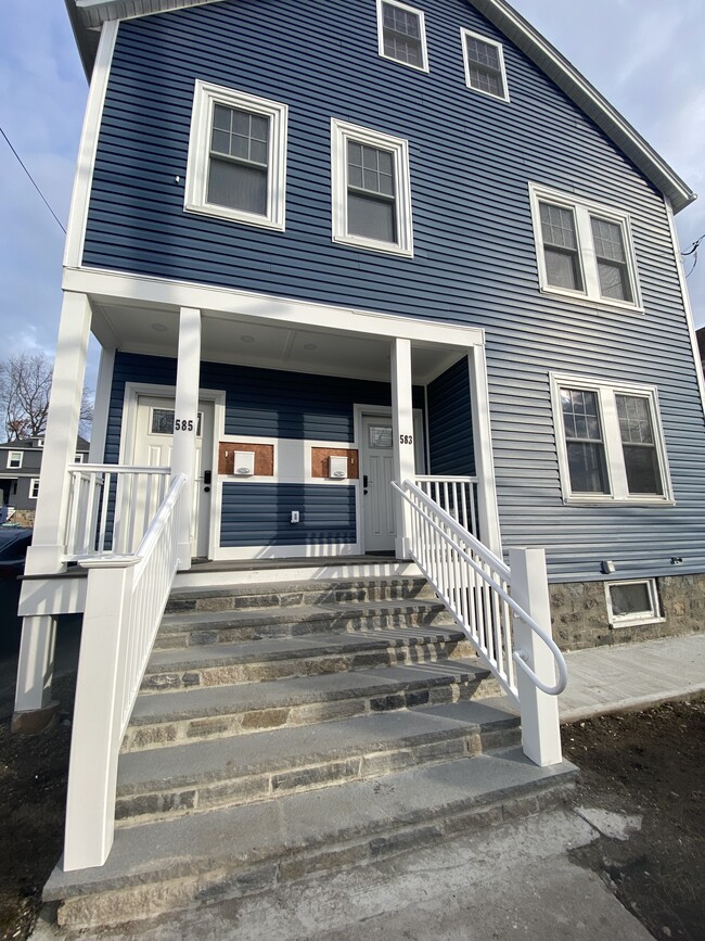 Photo - 585 Highland Ave