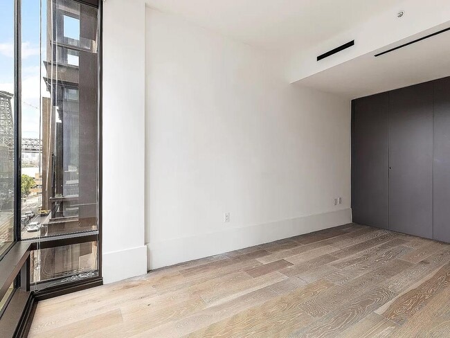 Building Photo - 429 Kent Ave Unit 636