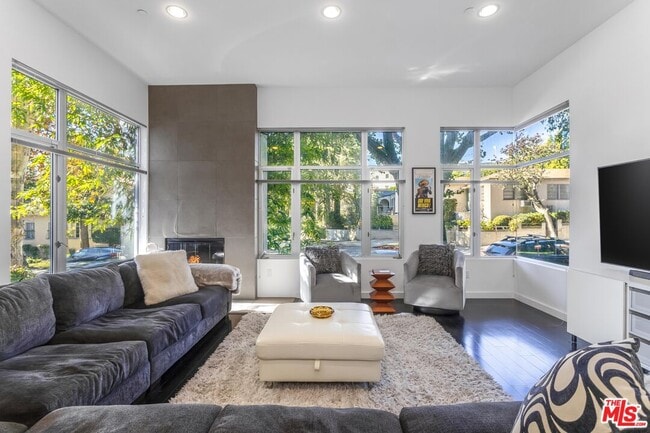 Photo - 900 N W Knoll Dr Unidad 3