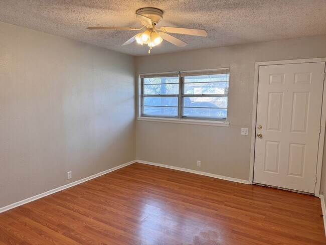Photo - 3 Bed 1.5 Bath Home In Lynnwood
