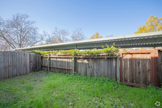 2BR, 1BA - 870 SF - Backyard