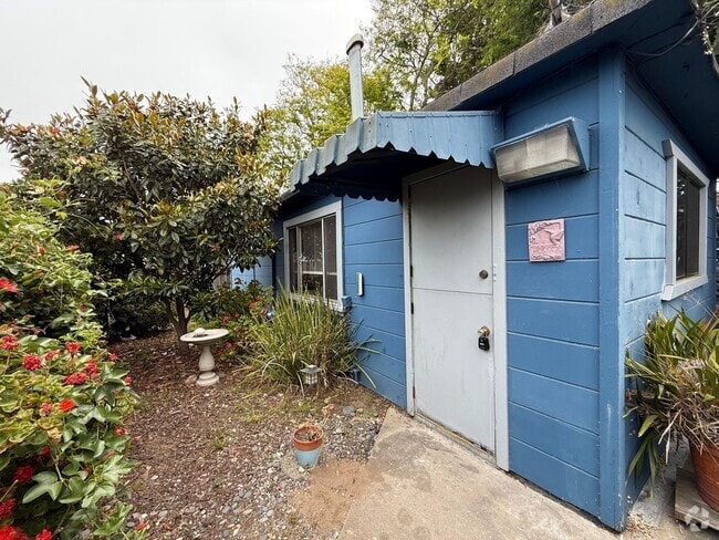 Building Photo - Small Studio In Monterey Unit 1/2 Rental