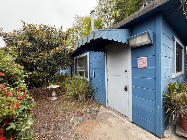 Small Studio In Monterey - Small Studio In Monterey Apartment Unit 1/2