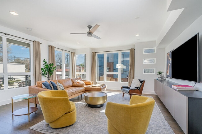 Building Photo - 1659 Duckworth Ave Unit ID1347120P