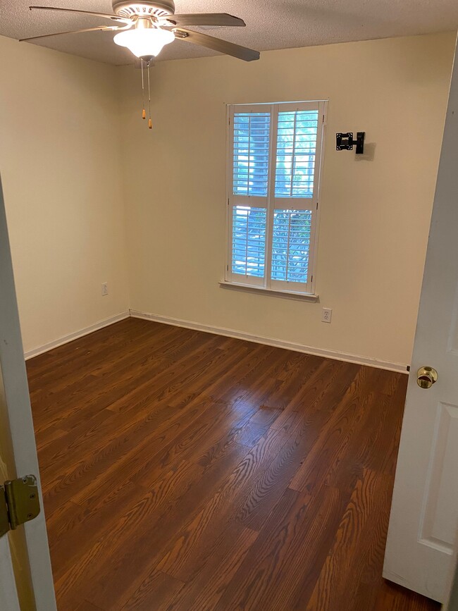 Photo - 1490 Amanda Park Ln