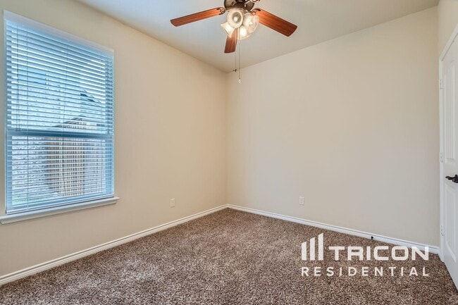Photo - 1044 Lufkin Ln