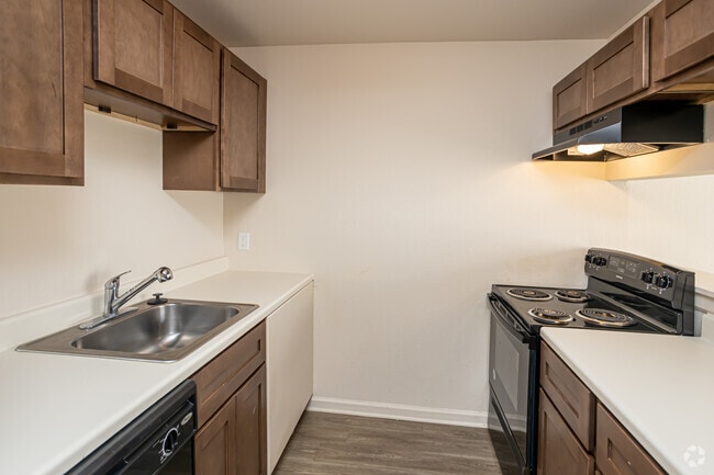 1BR, 1BA - 780SF