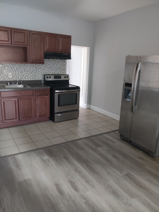 Photo - 628 N 55th St