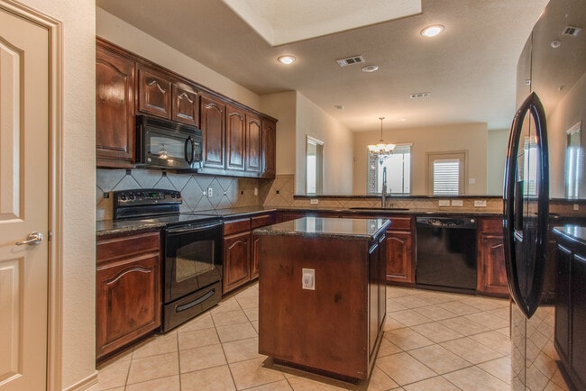 Photo - 3220 Hornbeam St