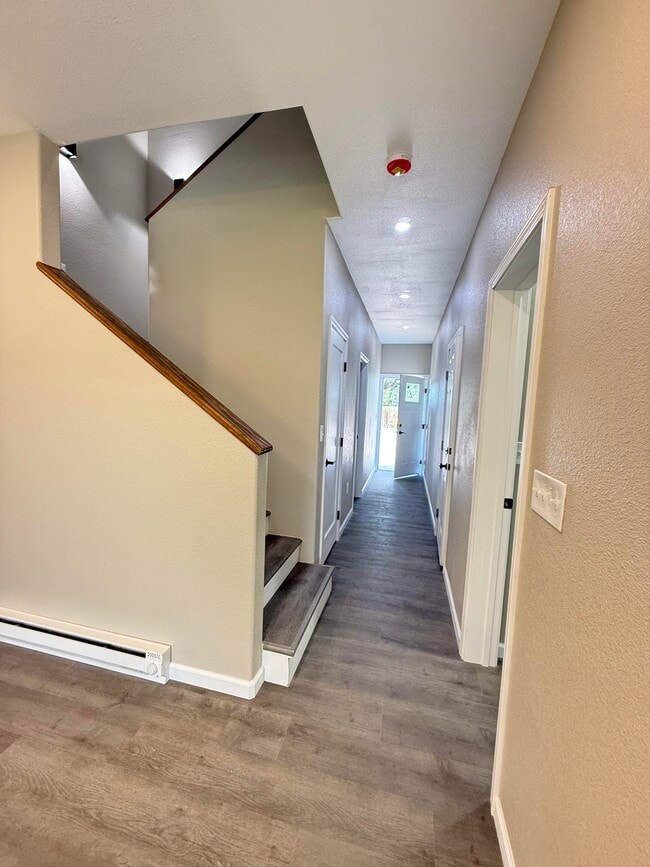 Photo - 440 Rosette Ln