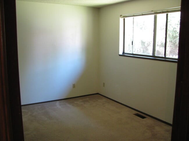 Photo - 12859 NW Dogwood St