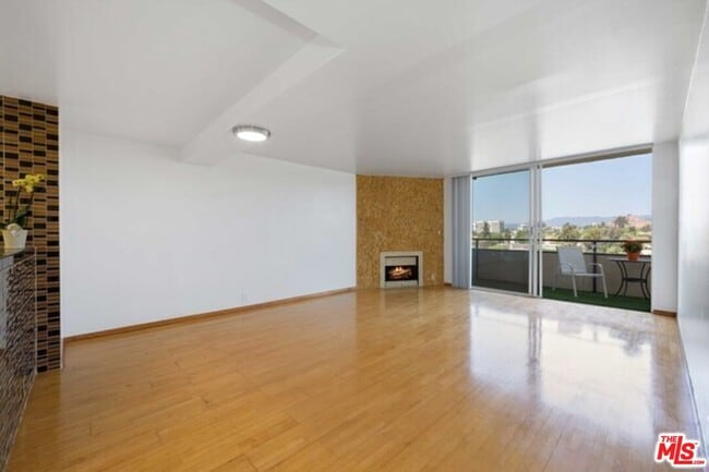 Photo - 10535 Wilshire Blvd Unidad 1210