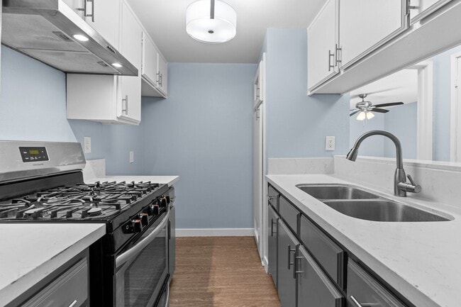 Photo - 533 E 11th St Unidad 06