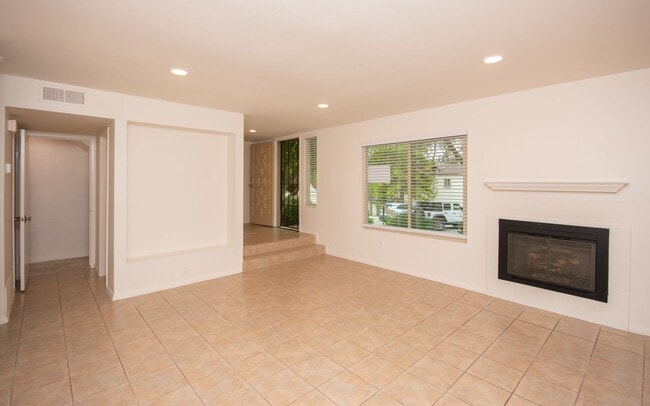 Photo - 3 Bedroom, 2.5 Bathroom Townhome!