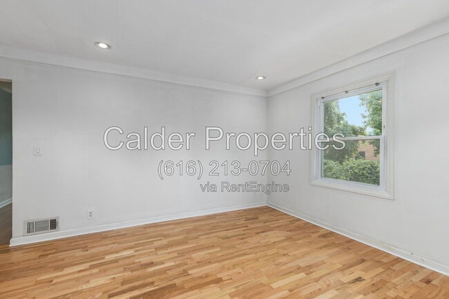 Photo - 2135 Avon Ave SW
