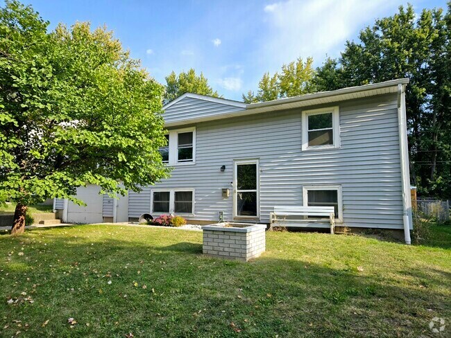 Building Photo - 211 E Dresser Rd Rental