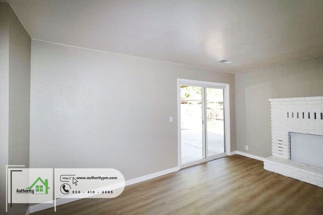 Photo - 2452 Capella St