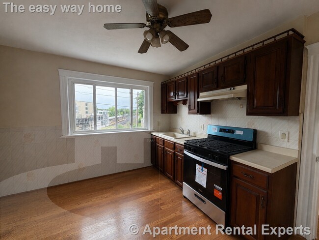 Building Photo - 106 Vernon St Unit #2