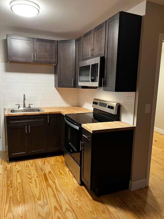 Photo - 35 N Colony St