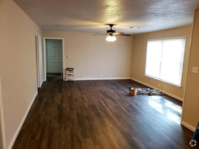 Building Photo - 1224 W Beech St Rental