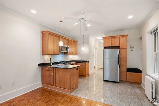 Building Photo - 76 Phillips St Unit APT 4