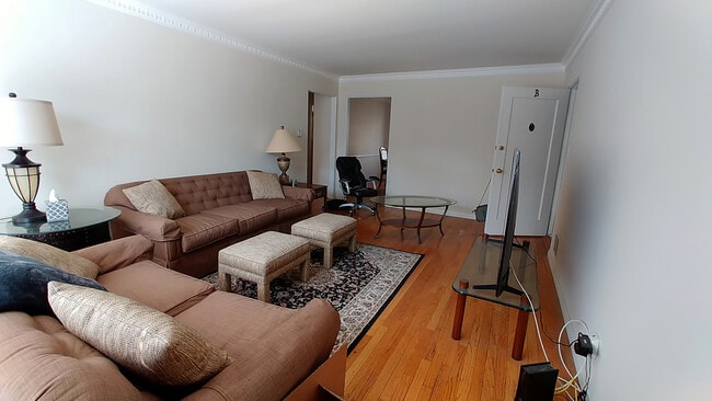 Building Photo - 1427 N Hayworth Ave Unit C