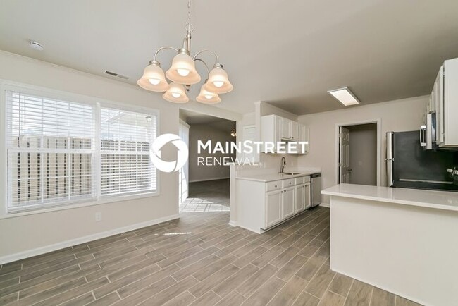 Photo - 3 Bedroom Pet-Friendly Home in KNOXVILLE, TN with Main Street Renewal