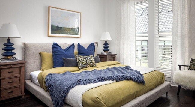 Photo - 4900 The Sta Blvd Unidad 4302