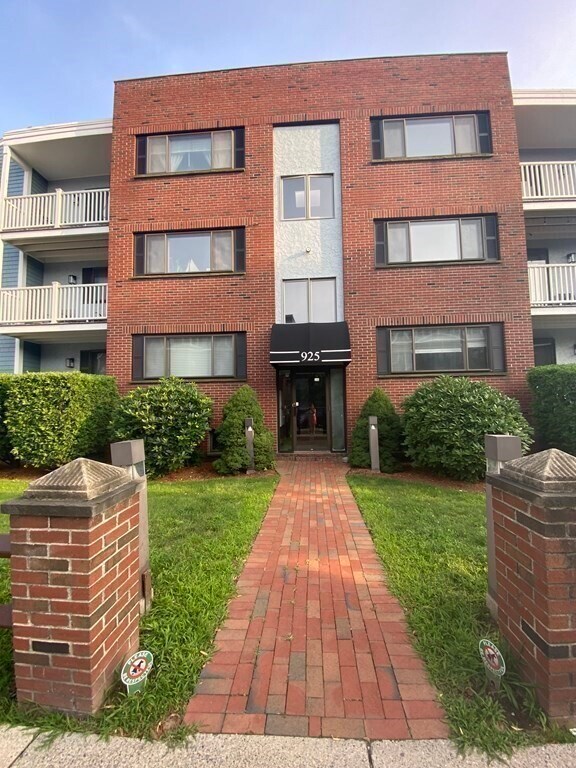 Photo - 925 E 2nd St Unit 7