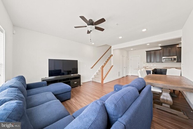Building Photo - 44730 Tiverton Sq
