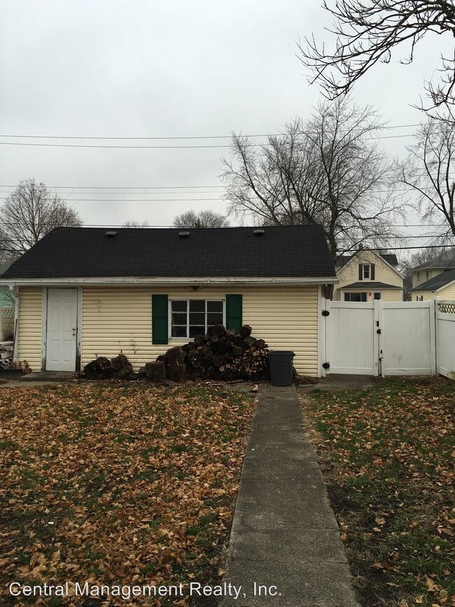 Photo - 3 br, 1 bath House - 842 E. 4th St.