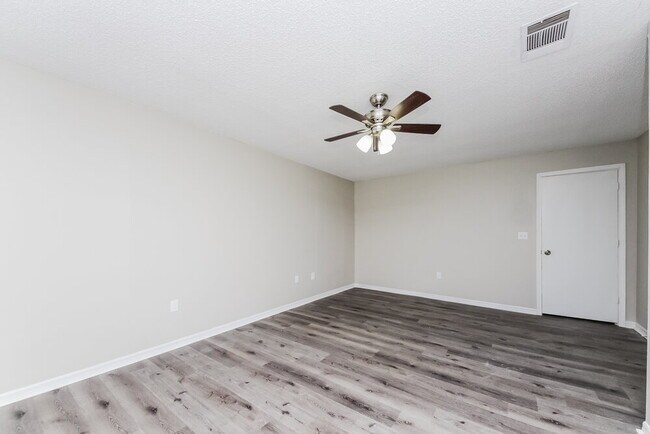Photo - 911 San Rafael Way