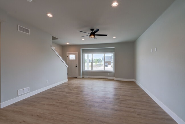 Photo - 291 N Bergamont Blvd