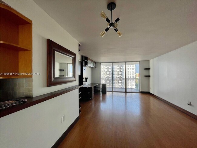 Photo - 18071 Biscayne Blvd Unidad 1102