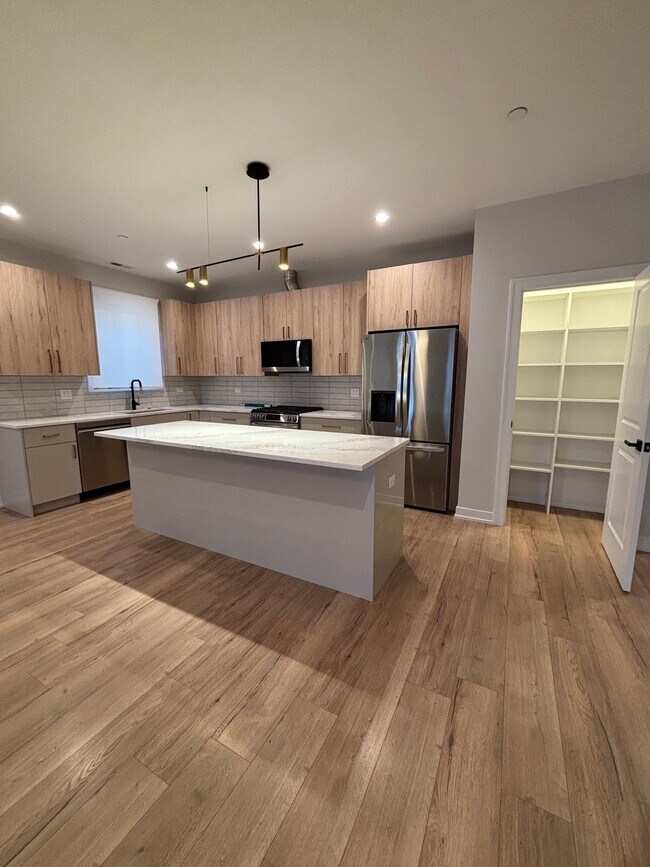 6853 W Belmont Ave Unit 3