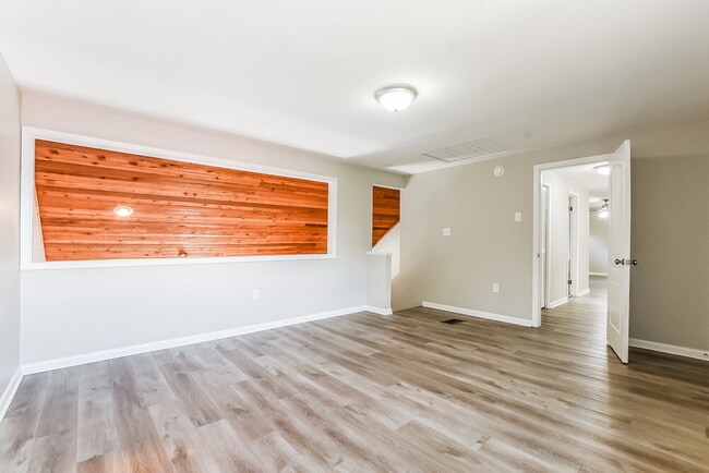 Photo - 104 1st St Ct