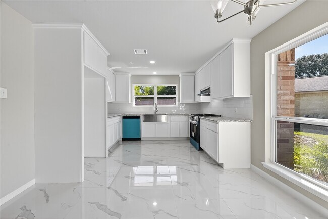 Photo - 10603 Highland Woods Dr